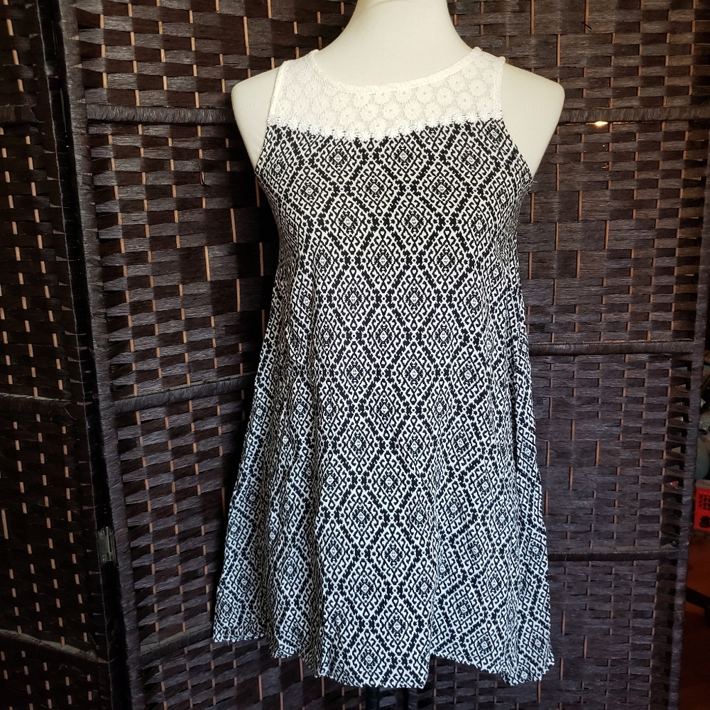 Lilt Sleevless Girls Top